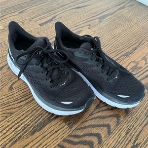 HOKA - Clifton 8 - size 7